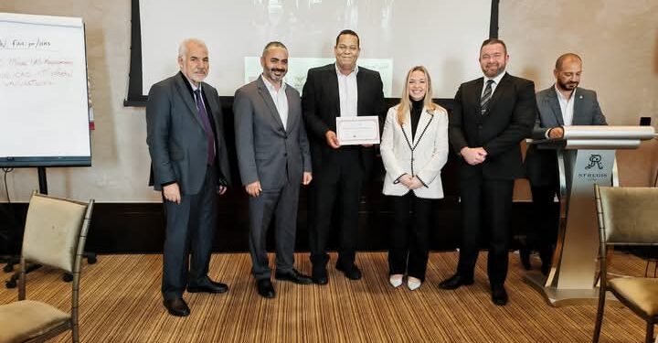 الصورة الحقيقية يهنئ الأستاذ عمرو الجهيني مفتش أمن طيران بسلطة الطيران المدني المصري لاجتيازه الدورة التدريبية والتي كانت بعنوان “التصدي للتهديدات التي تواجه المنظومة الأمنية للطيران”