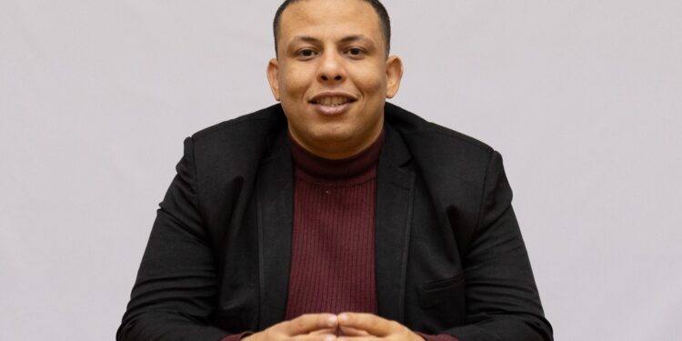 مؤمن أشرف: الذكاء الاصطناعي والتحول الرقمي أدوات استراتيجية للنهوض بالوطن في مواجهة التحديات الدولية