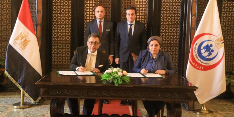 بروتوكول تعاون بين الصحة وجامعة عين شمس لتحسين خدمات طب الأسنان وتدريب الكوادر الطبية