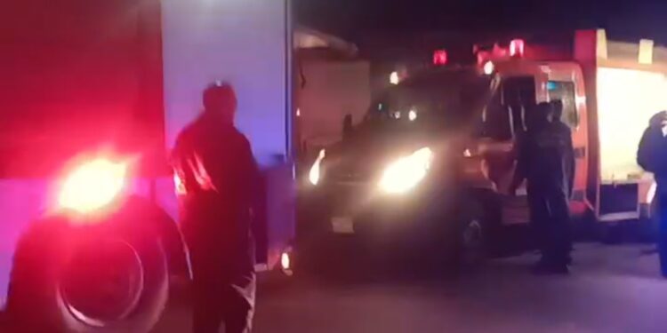 اندلاع حريق هائل بجوار نادي المعلمين على كورنيش الإسكندرية.. صور