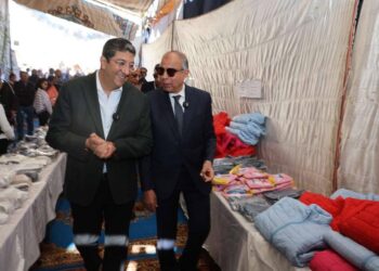 راعي مصر عضو التحالف الوطني توزع ملابس و سلع غذائية على ألف أسرة في المنيا