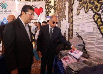 راعي مصر عضو التحالف الوطني توزع ملابس و سلع غذائية على ألف أسرة في المنيا