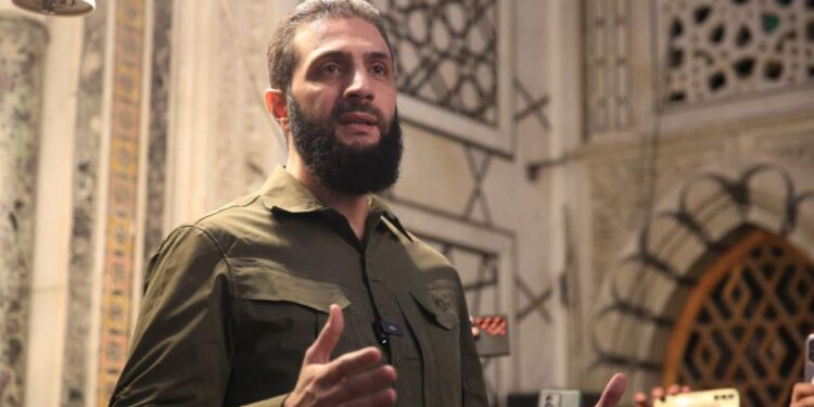 انتقادات لاذعة تلحق بـ أحمد الشرع (الجولاني).. لا يذكر إسرائيل بسوء ويبحث مصير الجيش السوري
