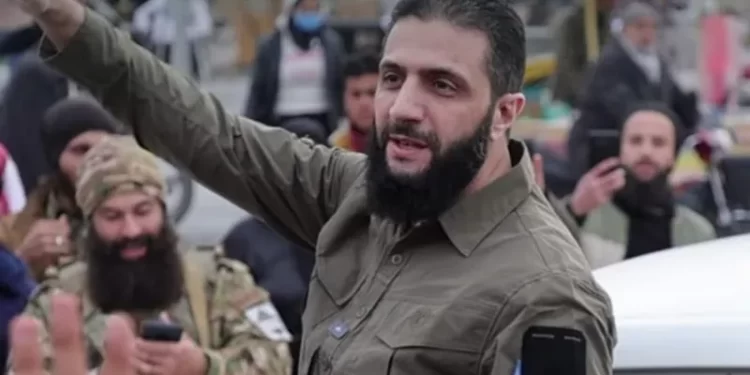 انتقادات لاذعة تلحق بـ أحمد الشرع (الجولاني).. لا يذكر إسرائيل بسوء ويبحث مصير الجيش السوري