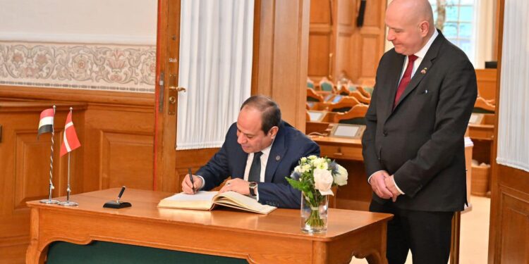 المؤتمر: جولة الرئيس السيسي الأوروبية أكدت دور مصر فى المنطقة وجهودها فى نشر السلام