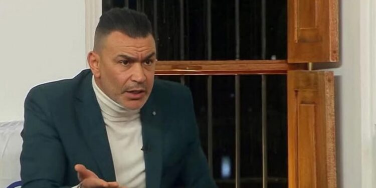 مشادة بين أساطير.. القصة الكاملة لـ خناقة عصام الحضري وأحمد الرواس