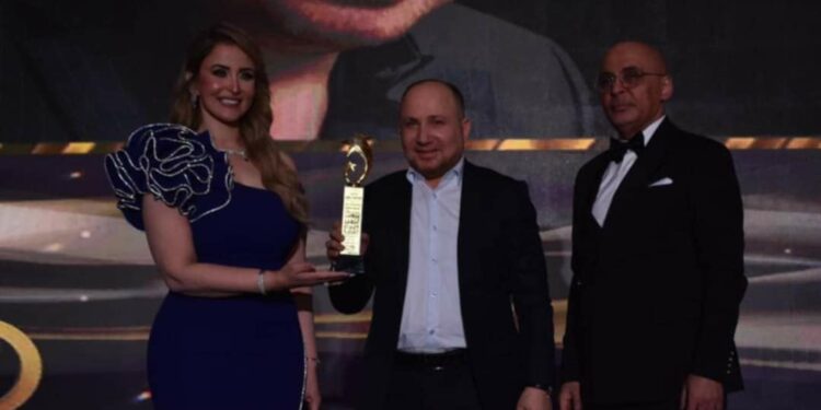 ملتقى التميز والإبداع يكرم المايسترو هلكوت زاهير كأفضل ملحن بالوطن العربي