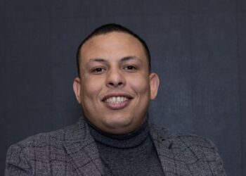 الخبير الدولي مؤمن أشرف يوضح كيفية تجنب فخ الابتزاز الإلكتروني