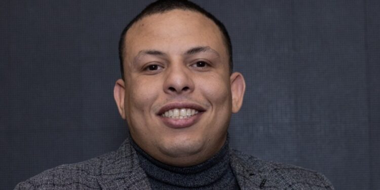 الخبير الدولي مؤمن أشرف يوضح كيفية تجنب فخ الابتزاز الإلكتروني