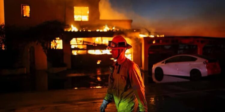 20 صورة ترصد حرائق كاليفورنيا ولوس أنجلوس الأمريكية