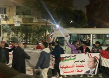 وقت الشدة كلنا جيش.. المصريون يتجهون إلى معبر رفح للرد على تصريحات ترامب: لا التهجير.. وسيناء خط أحمر 