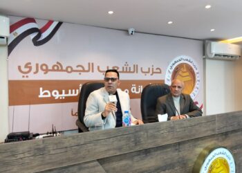 أمين حزب الشعب الجمهوري بأسيوط يعقد اجتماعًا تنظيميًا لمناقشة خطة عمل شهر يناير