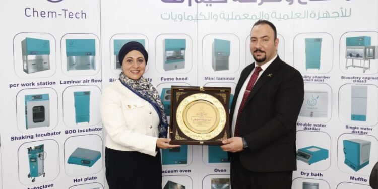 رئيس جامعة سينيكا الكندية في مصر تفتتح معرض”كيم تك للأجهزة العلمية والمعملية بالقاهرة