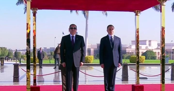 الرئيس السيسي يضع إكليلا من الزهور على النصب التذكاري لشهداء الشرطة