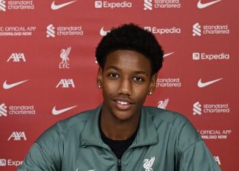 المصري ألفين أيمن صاحب الـ 17 عامًا يوقع أول عقد احترافي له مع ليفربول