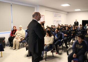 لتوعية الطلاب بالعملية الانتخابية.. الوطنية للانتخابات تنتهي من زياراتها المدنية لمدارس القاهرة