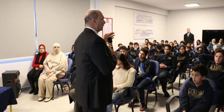 لتوعية الطلاب بالعملية الانتخابية.. الوطنية للانتخابات تنتهي من زياراتها المدنية لمدارس القاهرة