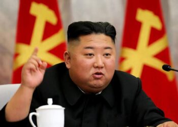 فرمان عاجل من زعيم كوريا الشمالية.. حظر بيع السجق باعتباره خيانة للوطن.. وحبس المطلقين 6 أشهر