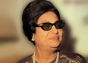 في ذكرى رحيل أم كلثوم.. سر مفاجئ وراء النظارة السوداء والمنديل 