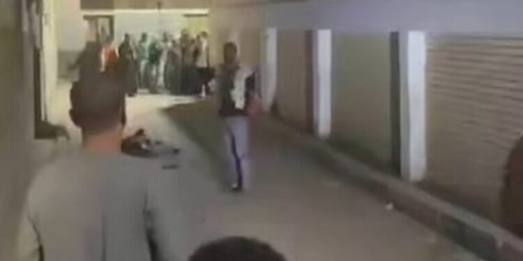 القصة الكاملة لـ حادث الأقصر.. ثلاثيني يذبح رجل ويفصل رأسه عن جسده ويتجول بها في الشوارع!