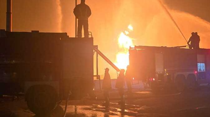 القصة الكاملة لـ حريق خط غاز الخانكة السلام.. مصرع شخص وإصابة 8 آخرين.. والسيطرة على النيران بعد 6 ساعات