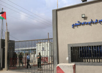 عاجل.. وصول الأسيرات الفلسطينيات إلى معبر كرم أبو سالم تمهيدا لدخولهم إلى الأراضي المصرية