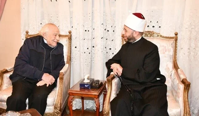 تقديرًا له.. وزير الأوقاف في منزل الفنان رشوان توفيق (تفاصيل)