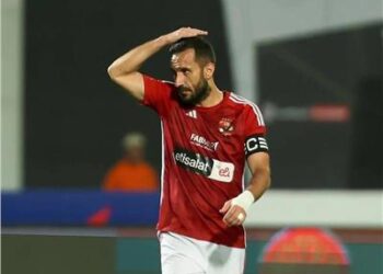 إعادة قيد علي معلول في الأهلي بعد تأكد جاهزيته
