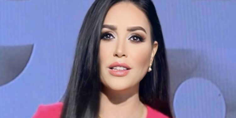 الإعلامية دينا عصمت تناقش الدكتوراه حول الحروب السيبرانية ودورها في التأثير على الرأي العام للقضايا المصرية