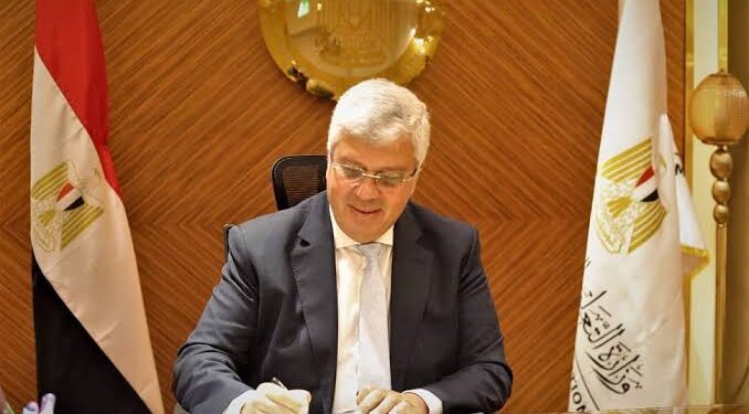 وزير التعليم العالي: توفير منح دراسية بديلة لطلاب المنح المقرر قبولهم للالتحاق بالجامعة الأمريكية