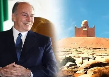 الإمام الـ 49 للطائفة الإسماعيلية النزارية.. من هو الأمير كريم الأغا خان الذي وافته المنية الثلاثاء الماضي؟