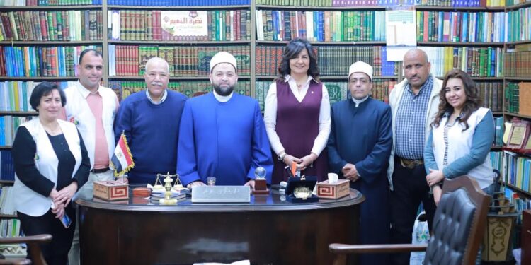 أسقفية الخدمات عضو التحالف الوطني توزع 1000 كرتونة مواد غذائية في جامع عمرو بن العاص بمصر القديمة