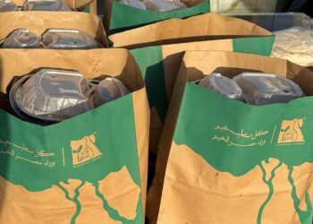 مؤسسة مصر الخير تواصل جهوده في شمال سيناء بتوزيع وجبات إفطار خلال شهر رمضان المبارك