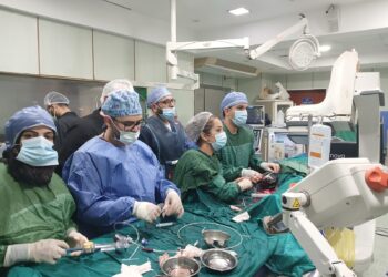 الصحة تُعلن تدشين مشروع زرع الصمام الرئوي عن طريق القسطرة بمعهد القلب