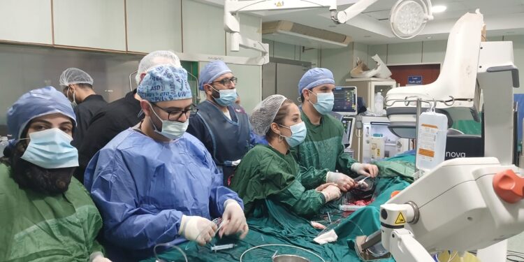 الصحة تُعلن تدشين مشروع زرع الصمام الرئوي عن طريق القسطرة بمعهد القلب