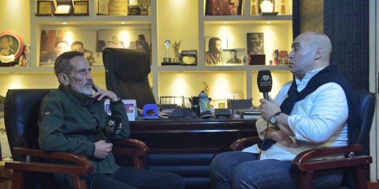 الفنان محمود عزب لـ«كلم ربنا»: “كنت زعلان أوي من الناس علشان نسيوني رغم اني نجم شباك من 20 سنة”