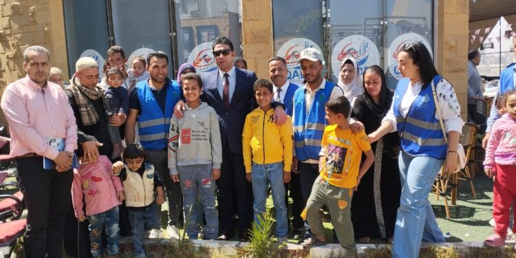 راعي مصر توزع ملابس العيد على الأسر الأولى بالرعاية بسوهاج