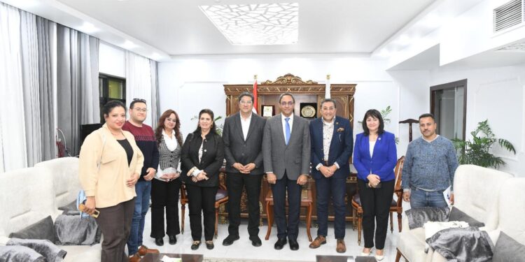 راعي مصر عضو التحالف الوطني تبحث مع محافظ قنا التوسع في أنشطتها بالمحافظة