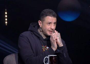 يحب شيوخ الصوفية.. أحمد الفيشاوي: حرقت فندق.. جربت حاجات مميتة من المخدرات.. والزعيم عادل إمام بيحبني زي أولاده