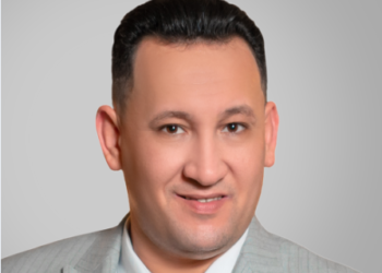 خبير اقتصادي يكشف أهمية تساوي الإيرادات الدولارية مع المصروفات وعوائه على الاقتصاد الوطني