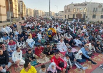 فلسطين في القلب.. المصريون يؤدون صلاة عيد الفطر في الساحات والمساجد الكبرى