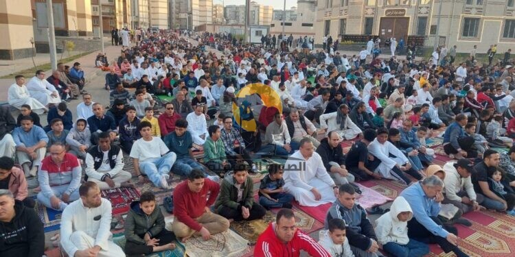 فلسطين في القلب.. المصريون يؤدون صلاة عيد الفطر في الساحات والمساجد الكبرى