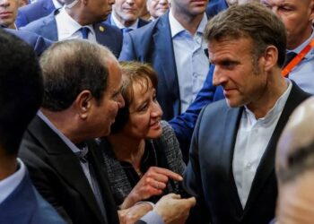 مصر أكتوبر: جولة الرئيس السيسي وماكرون بخان الخليلي رسالة قوية للعالم بأن مصر دولة آمنة ومستقرة وسط إقليم مضطرب