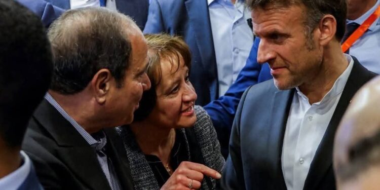 مصر أكتوبر: جولة الرئيس السيسي وماكرون بخان الخليلي رسالة قوية للعالم بأن مصر دولة آمنة ومستقرة وسط إقليم مضطرب