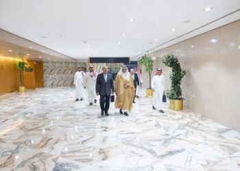 وزير الصناعة والنقل ووزير النقل والخدمات اللوجستية السعودي يتفقدان مشروع نيوم