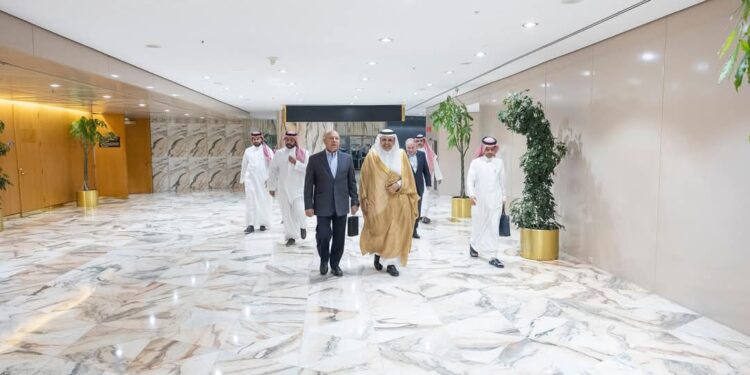 وزير الصناعة والنقل ووزير النقل والخدمات اللوجستية السعودي يتفقدان مشروع نيوم
