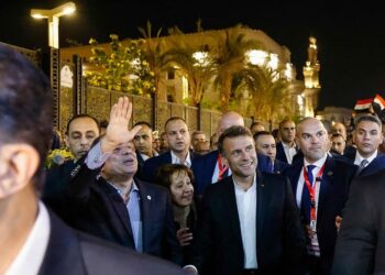 مصر أكتوبر: جولة الرئيس السيسي وماكرون بخان الخليلي رسالة قوية للعالم بأن مصر دولة آمنة ومستقرة وسط إقليم مضطرب