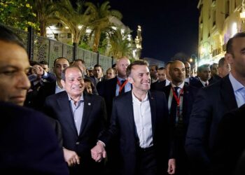 مصر أكتوبر: جولة الرئيس السيسي وماكرون بخان الخليلي رسالة قوية للعالم بأن مصر دولة آمنة ومستقرة وسط إقليم مضطرب