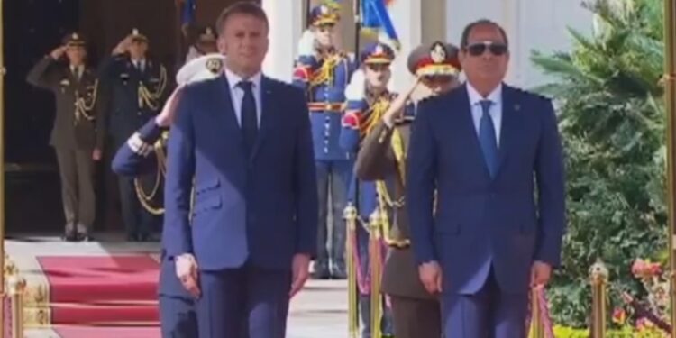 دلالات زيارة الرئيس الفرنسي “ماكرون” إلى مصر في هذا التوقيت 