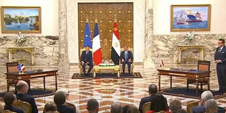 ماكرون للرئيس السيسي: شكرا على استقبالنا في حي عزيز على قلبكم